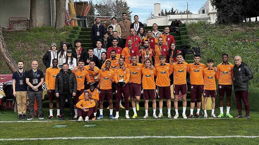 Galatasaray Fan Token sahibi taraftarlar, futbolcularla buluştu