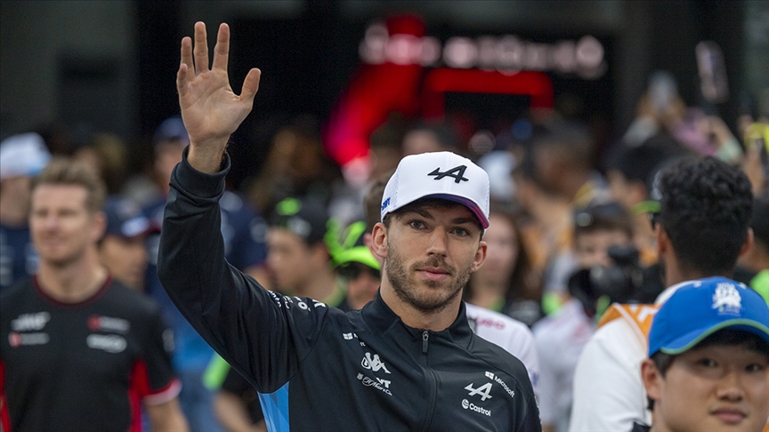F1 pilotu Pierre Gasly, FC Versailles'a ortak oldu