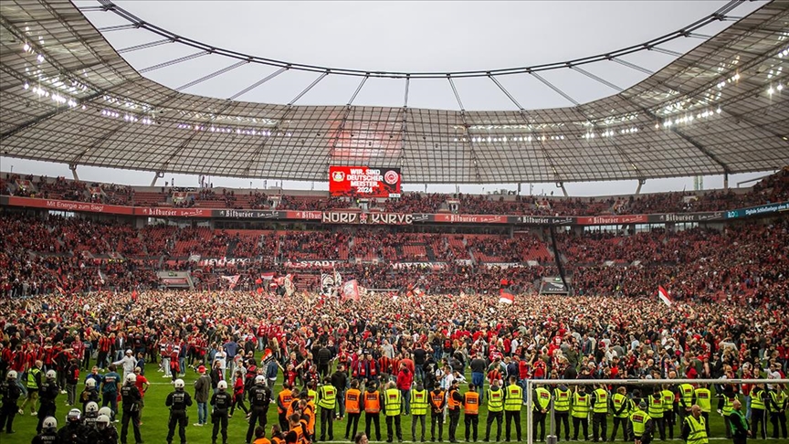 Bundesliga'da Bayer Leverkusen tarihinin ilk şampiyonluğunu elde etti