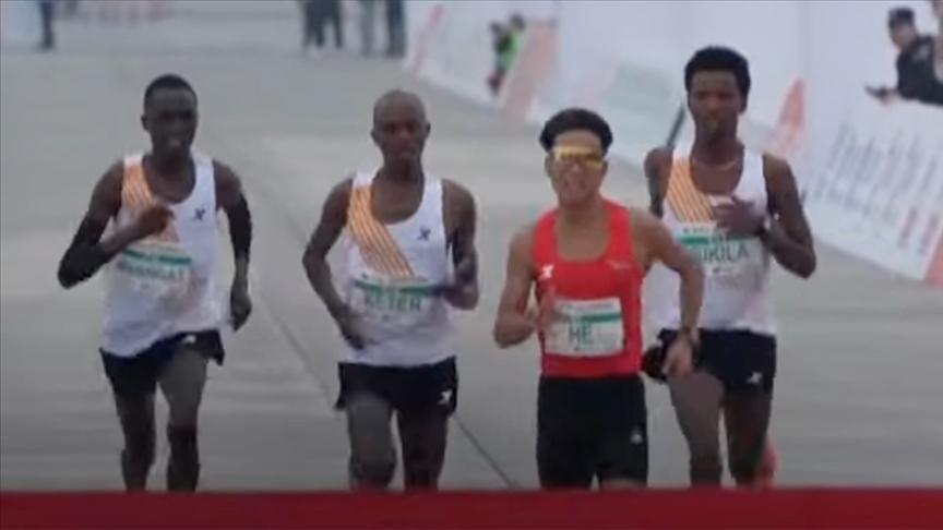 Pekin'deki yarı maratonda hile iddiası nedeniyle atletlerin madalyaları geri alındı