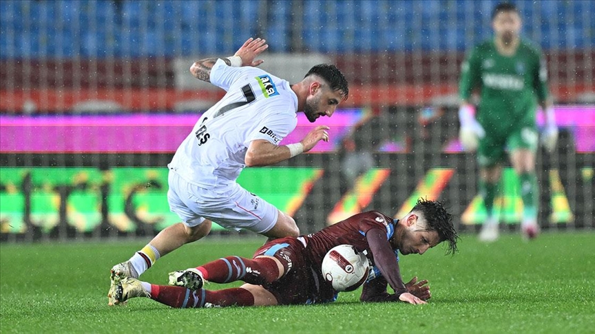Fatih Karagümrük, Türkiye Kupası yarı final ilk maçında yarın Trabzonspor'a konuk olacak