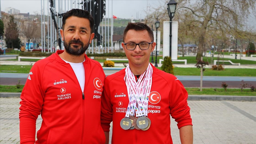 Down sendromlu atlet Emirhan 6 yıllık kariyerine 48 madalya sığdırdı