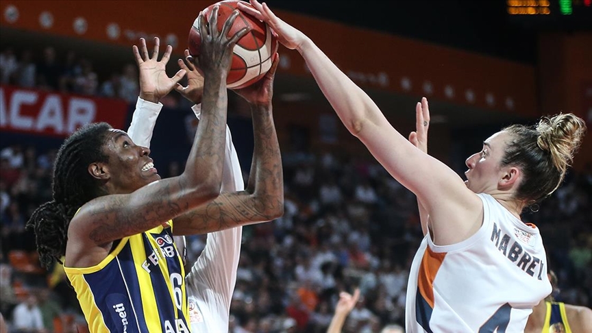 Fenerbahçe Alagöz Holding 2023-2024 sezonunun şampiyonu oldu