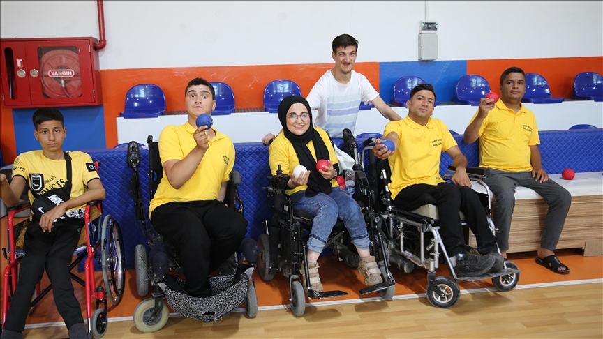 Serebral palsili Türkiye şampiyonu öğretmen Şanlıurfa'da yeni boccia sporcuları yetiştiriyor