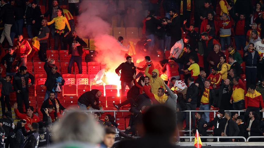 Tatil edilen Göztepe-Altay maçında tribüne fişek atan sanığa 15 yıl hapis
