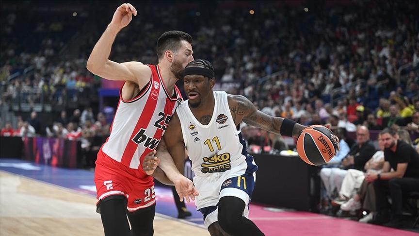 Berlin'de yapılan Basketbol THY Avrupa Ligi Dörtlü Final'in üçüncülük maçında tribünler boş kaldı