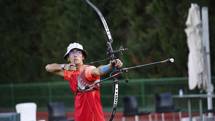 Milli okçu Mete Gazoz, Paris 2024'te de altın madalya kazanmak istiyor