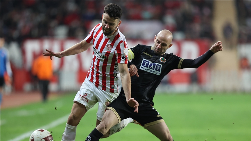 Süper Lig'de sezonun son haftasında Antalya derbisi heyecanı yaşanacak