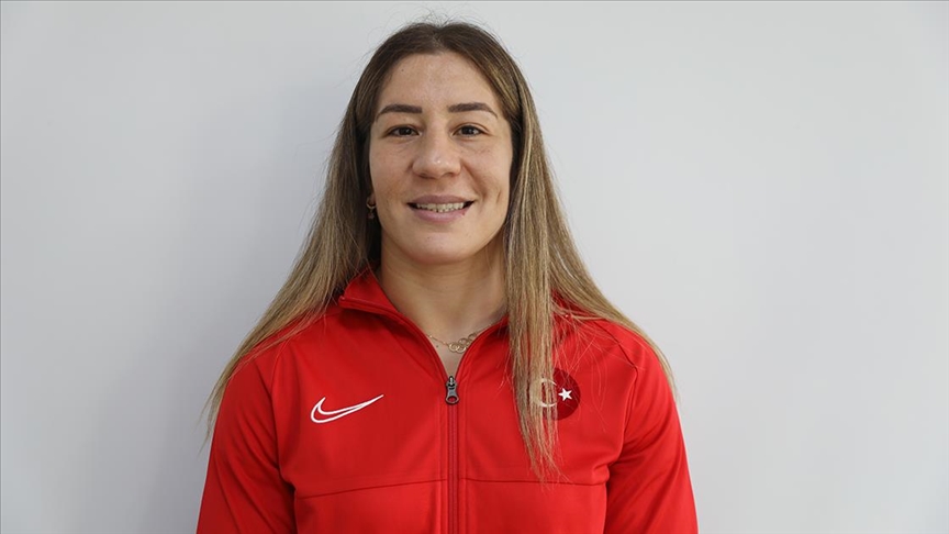 Milli güreşçi Yasemin Adar Yiğit, koleksiyonundaki eksik altın madalyanın peşinde