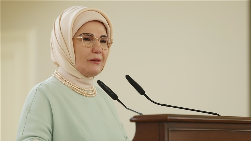 Emine Erdoğan, Avrupa şampiyonu Mete Gazoz'u kutladı