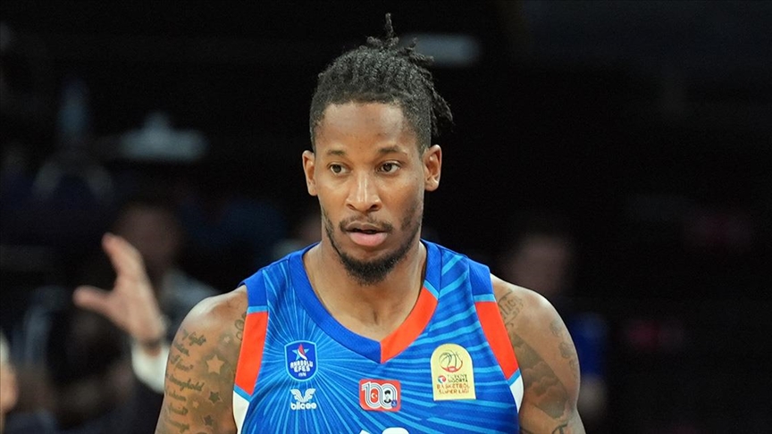 Anadolu Efes'te Clyburn ile yollar ayrıldı