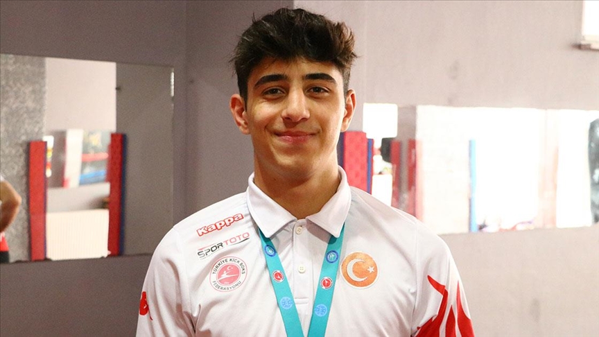 Kick boksta 15 madalyası bulunan Resul Aras, derecelerine yenilerini eklemek istiyor