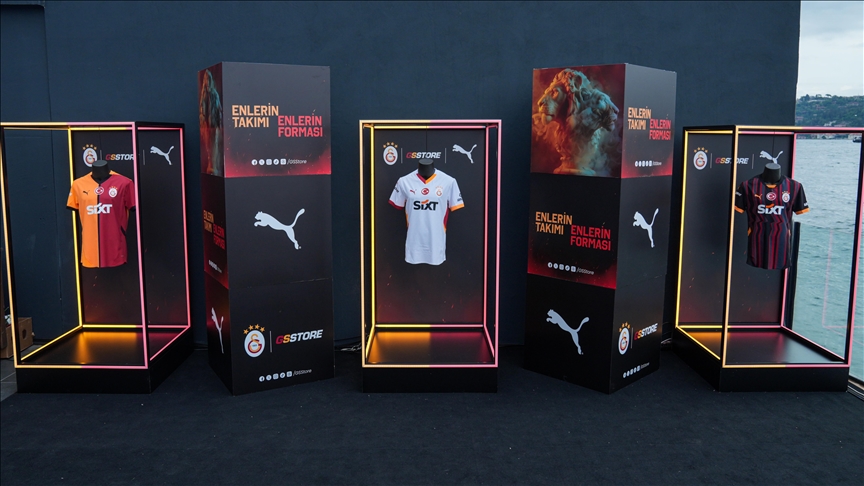 Galatasaray'da yeni sezon formaları tanıtıldı