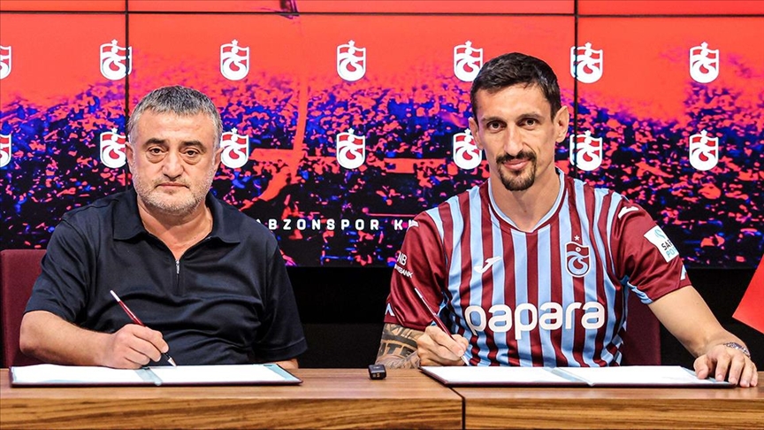 Trabzonspor, Karadağlı savunma oyuncusu Stefan Savic ile 3 yıllık anlaşma sağladı