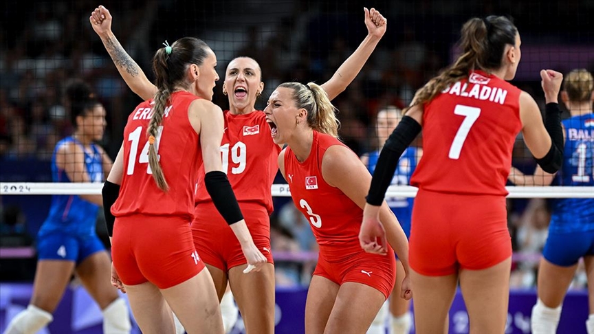 A Milli Kadın Voleybol Takımı, Paris 2024 Olimpiyat Oyunları'ndaki ilk maçında Hollanda'yı 3-2 yendi