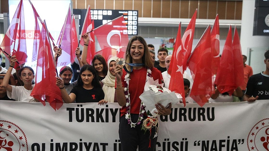 Tekvandocu Nafia: İlerleyen süreçte olimpiyatlarda altın madalya kazanıp yine buraya ineceğim