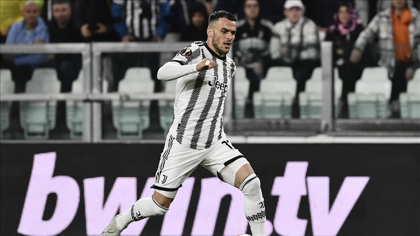 Fenerbahçe, Filip Kostic'i İstanbul'a davet etti