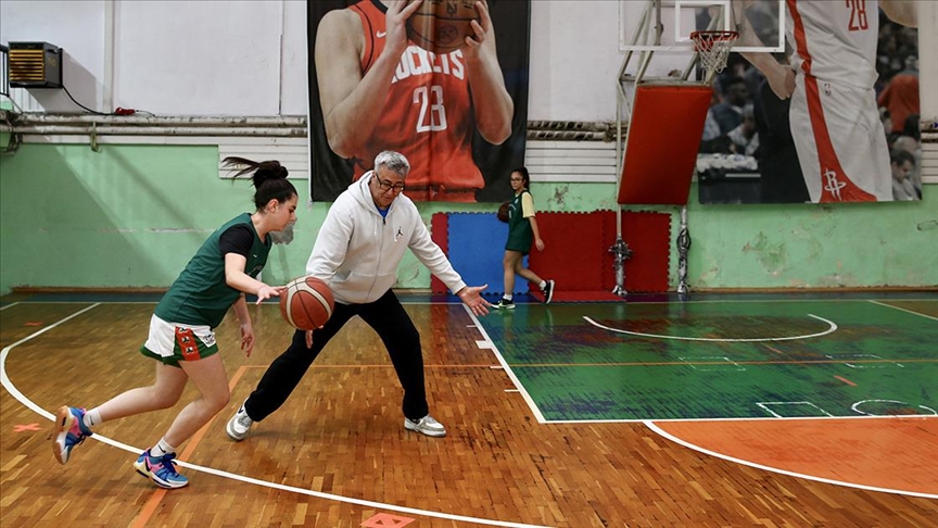 Basketbol antrenörü Salim Taslı, yeni 