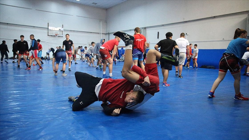 Türk ve Bulgar güreşçiler, bu yıl yapılacak şampiyonalar için beraber form tuttu