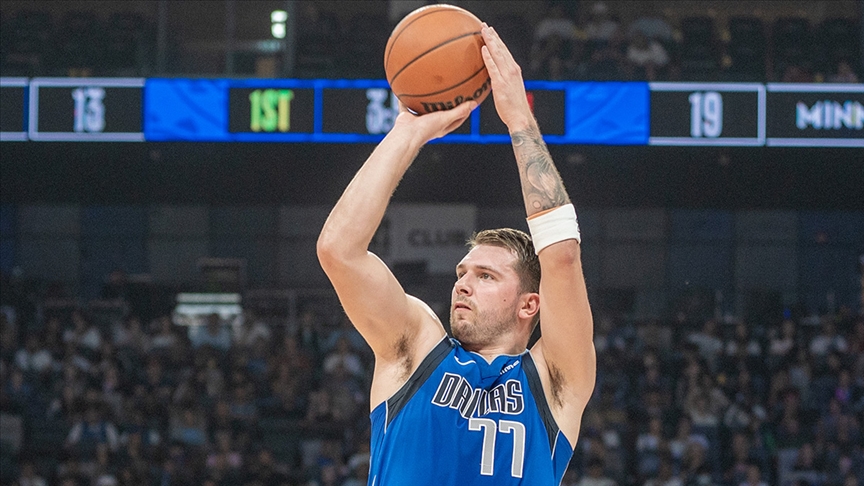 NBA'de Lakers, Anthony Davis'i Mavericks'e göndererek Luka Doncic'i kadrosuna kattı