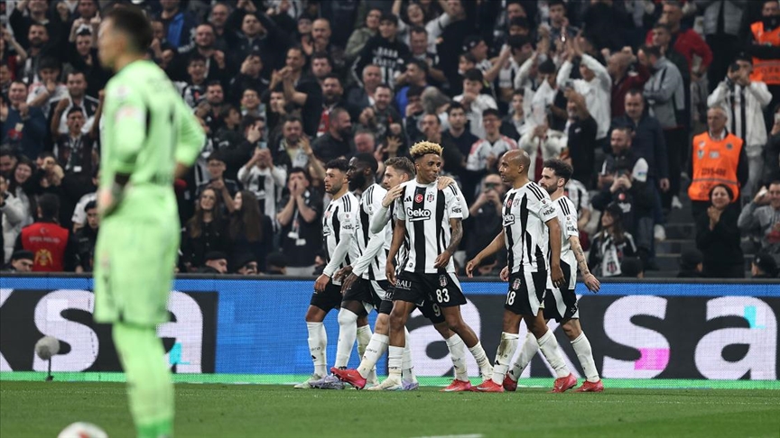 Beşiktaş, Galatasaray'ın yenilmezlik serisine son verdi