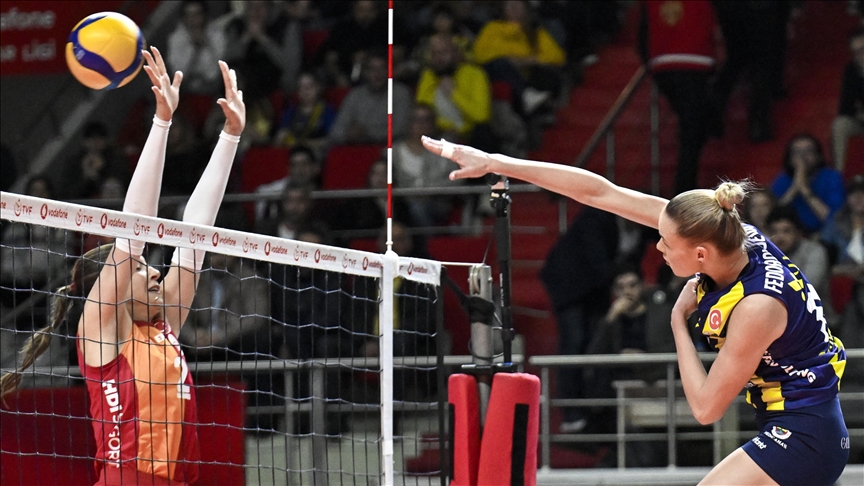 Fenerbahçe Medicana Galatasaray Daikin'i 3-1 yenerek play-off serisinde durumu 1-1'e getirdi