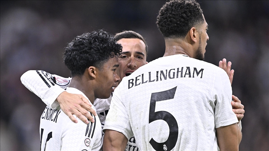 Sahasında Valencia'ya 2-1 yenilen Real Madrid, şampiyonluk yarışında yara aldı