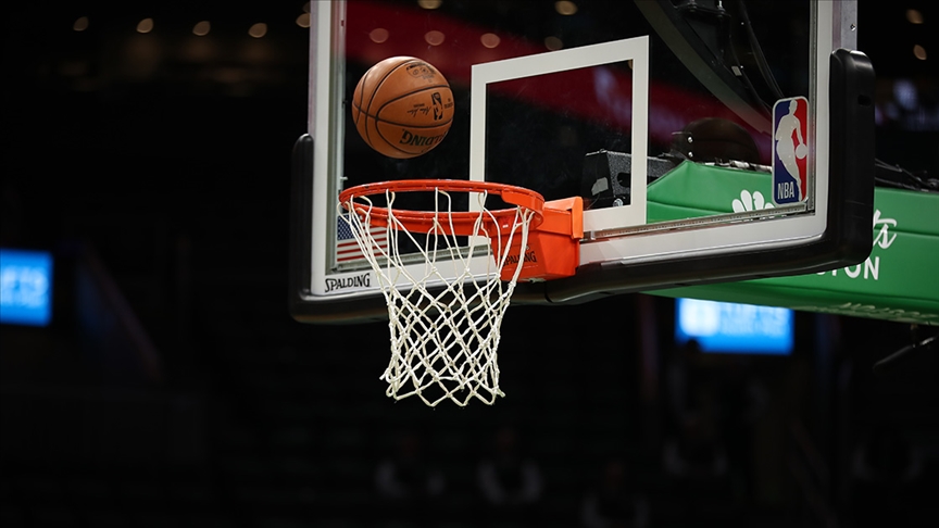 NBA'de LaVine-DeRozan ikilisinin 80 sayı attığı maçta Kings, Pistons'ı mağlup etti