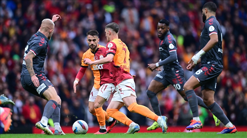 Lider Galatasaray, Süper Lig'de yarın Samsunspor'a konuk olacak